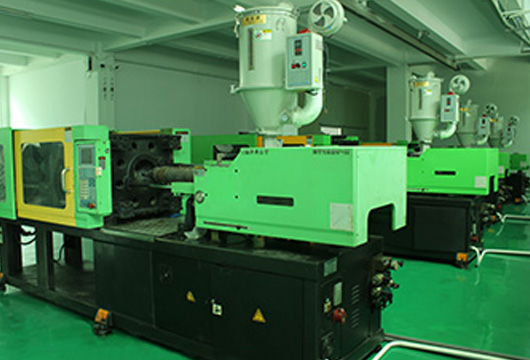 Automated plastic product manufacturing equipment